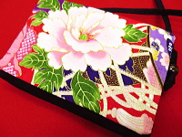 義若オリジナルのポシェット 金彩牡丹と桜 赤